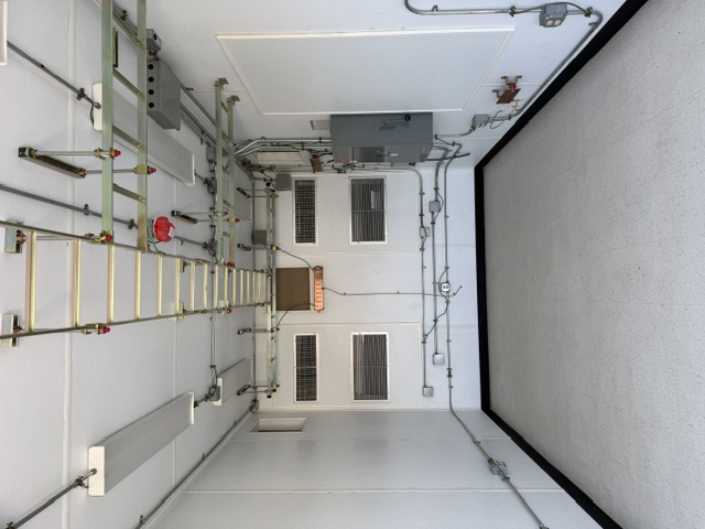 Newly reconditioned 10x20 Fibrebond concrete communication building with new 3-ton Marvair HVACs - Photo 8