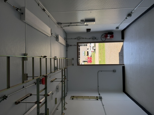 Newly reconditioned 10x20 Fibrebond concrete communication building with new 3-ton Marvair HVACs - Photo 10