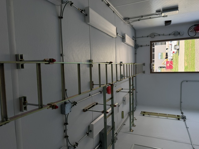 Newly reconditioned 10x20 Fibrebond concrete communication building with new 3-ton Marvair HVACs - Photo 14